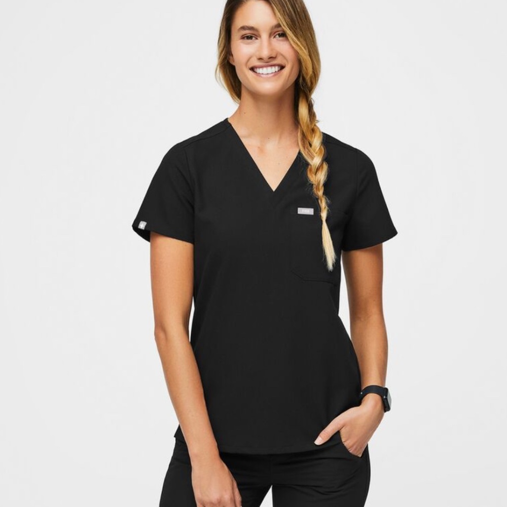 FIGS Catarina One-Pocket Scrub Top